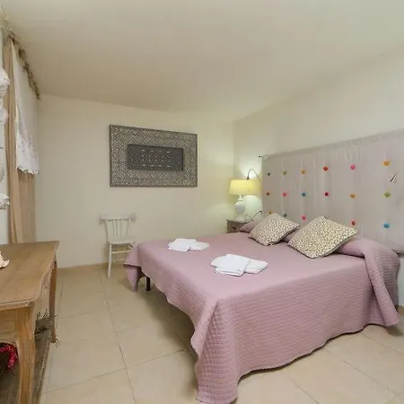 Villa Enga, With Pool, In Front Of The Sea And In The Middle Of Wineyards *